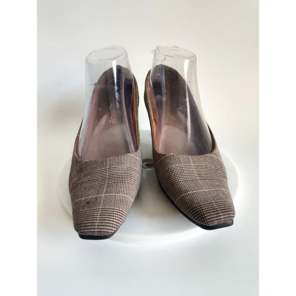 AEROSOLES brand model